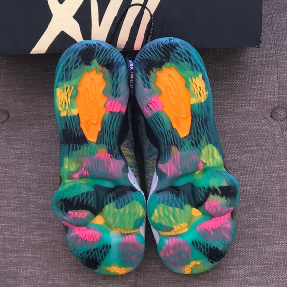 Nike LeBron XVll LJFF - Picture 3 of 9
